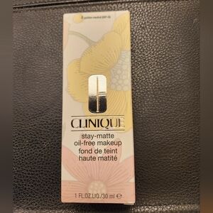Clinique Stay-Matte Oil-Free Makeup Foundation In 08 Golden Neutral